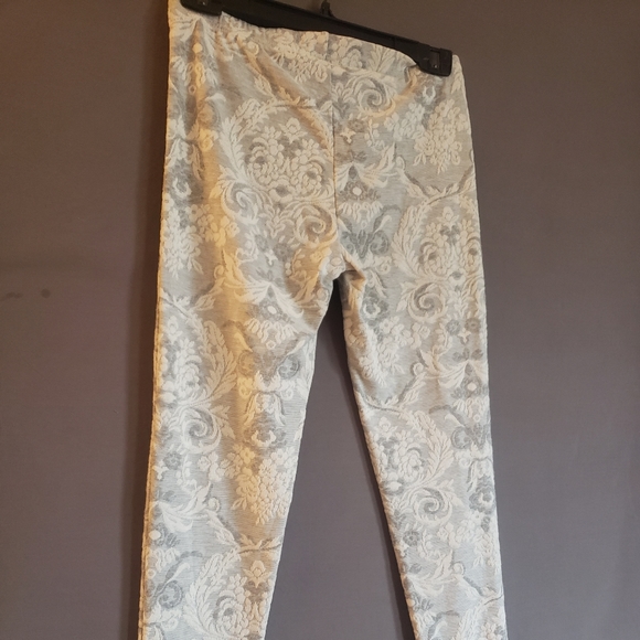 Joe Fresh fall or winter leggings. Cute design, warm material. - Picture 6 of 6